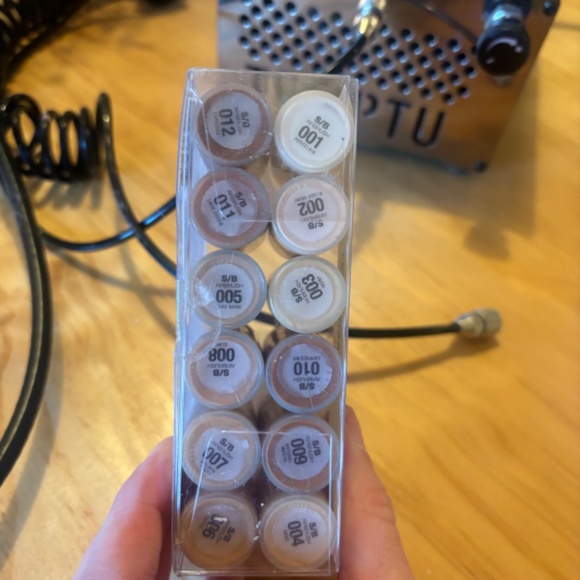 Temptu S-One Advanced Airbrush Compressor + 12 Foundation Shades - Picture 4 of 6